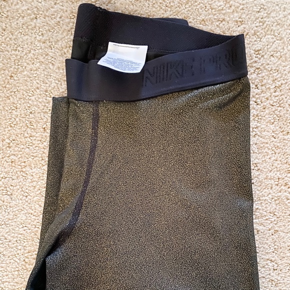 ✨SOLD✨Gold Nike Leggings - Picture 5 of 6